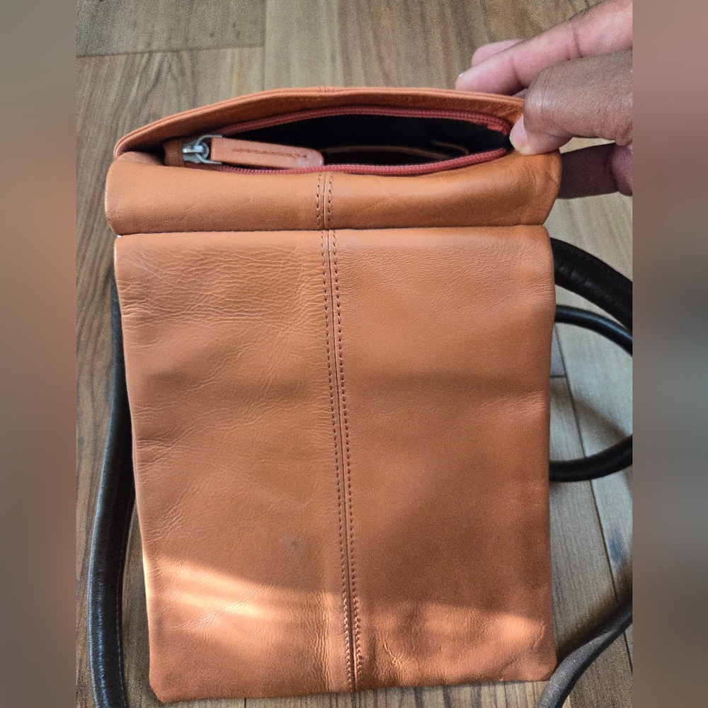 Cleo & Patek Paris Leather saddle crossbody Caramel and Brown straps - Picture 4 of 8